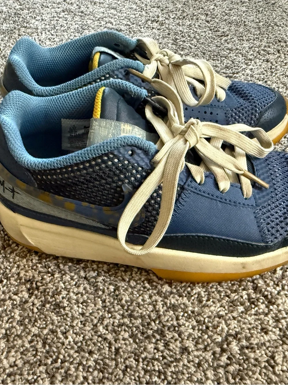 Youth Boys Ja Morant Nike Basketball Shoes size 2.5 Y